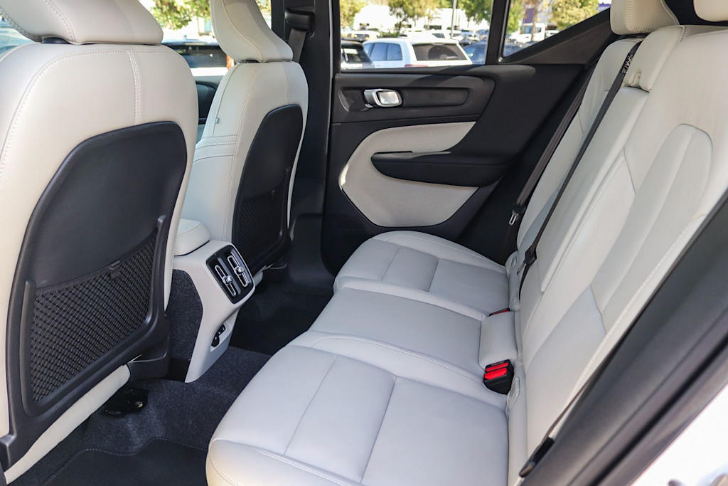Thumbnail: 2026 Volvo XC40 - 12
