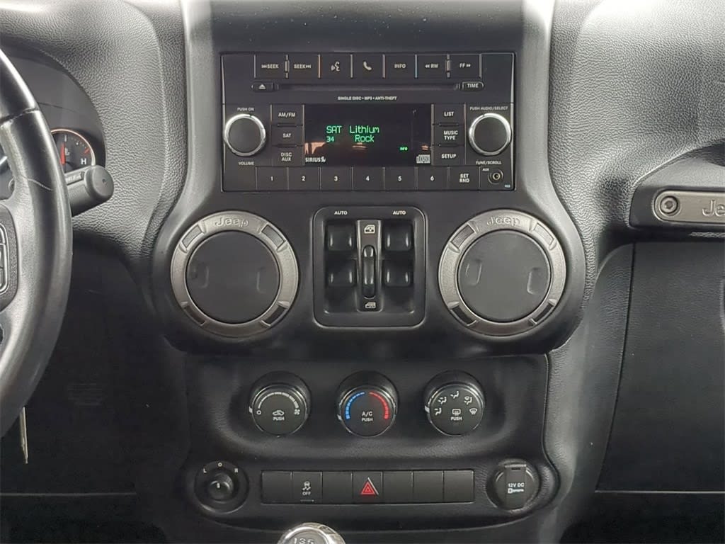Thumbnail: 2016 Jeep Wrangler - 13