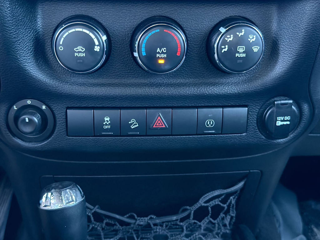 Thumbnail: 2014 Jeep Wrangler - 35