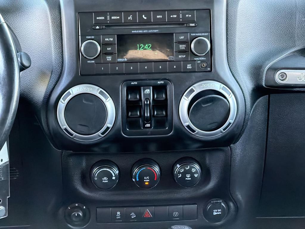 Thumbnail: 2014 Jeep Wrangler - 33