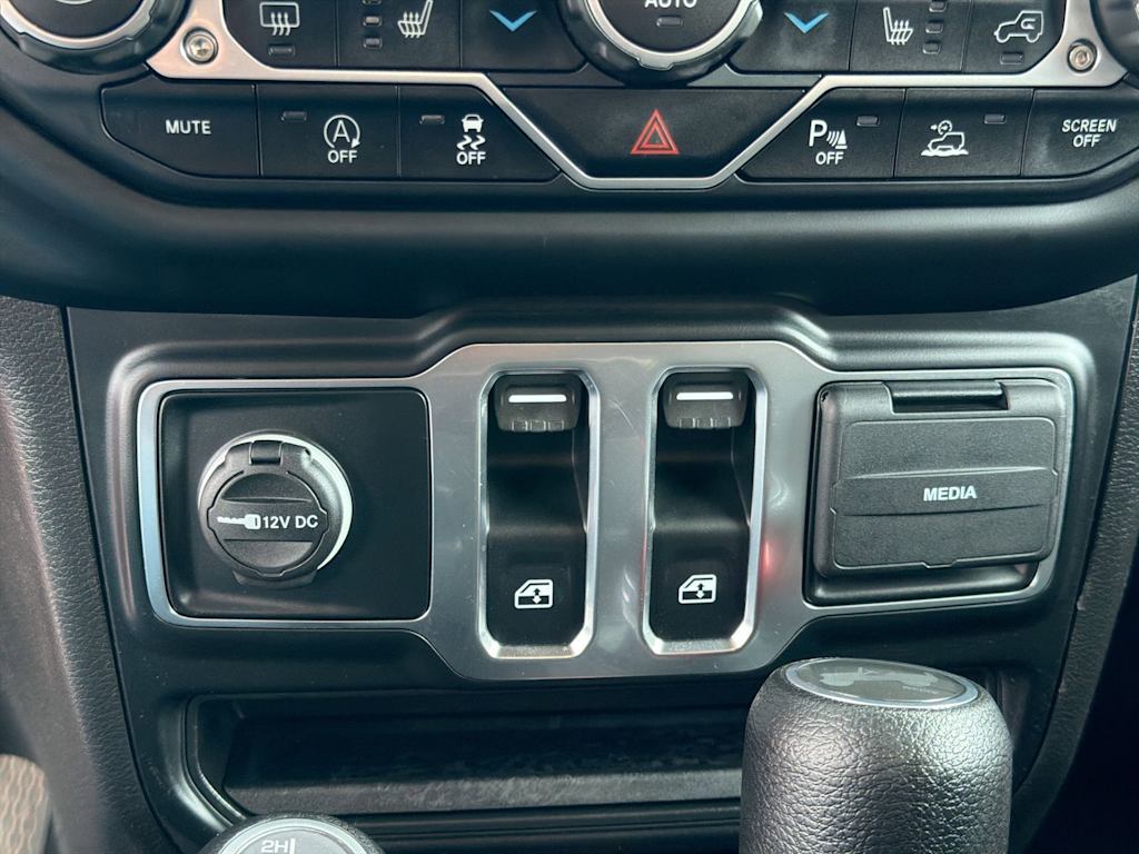Thumbnail: 2022 Jeep Wrangler - 36