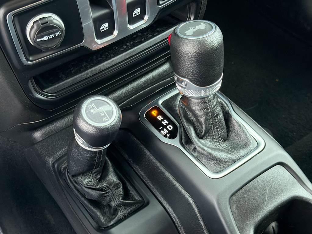 Thumbnail: 2022 Jeep Wrangler - 15