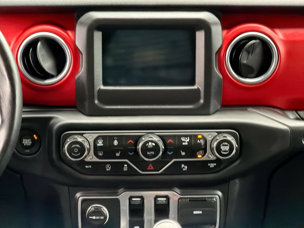 Thumbnail: 2018 Jeep Wrangler - 14