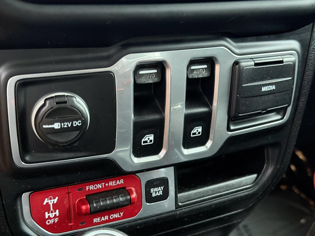 Thumbnail: 2018 Jeep Wrangler - 34