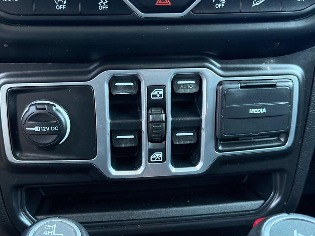 Thumbnail: 2018 Jeep Wrangler - 36
