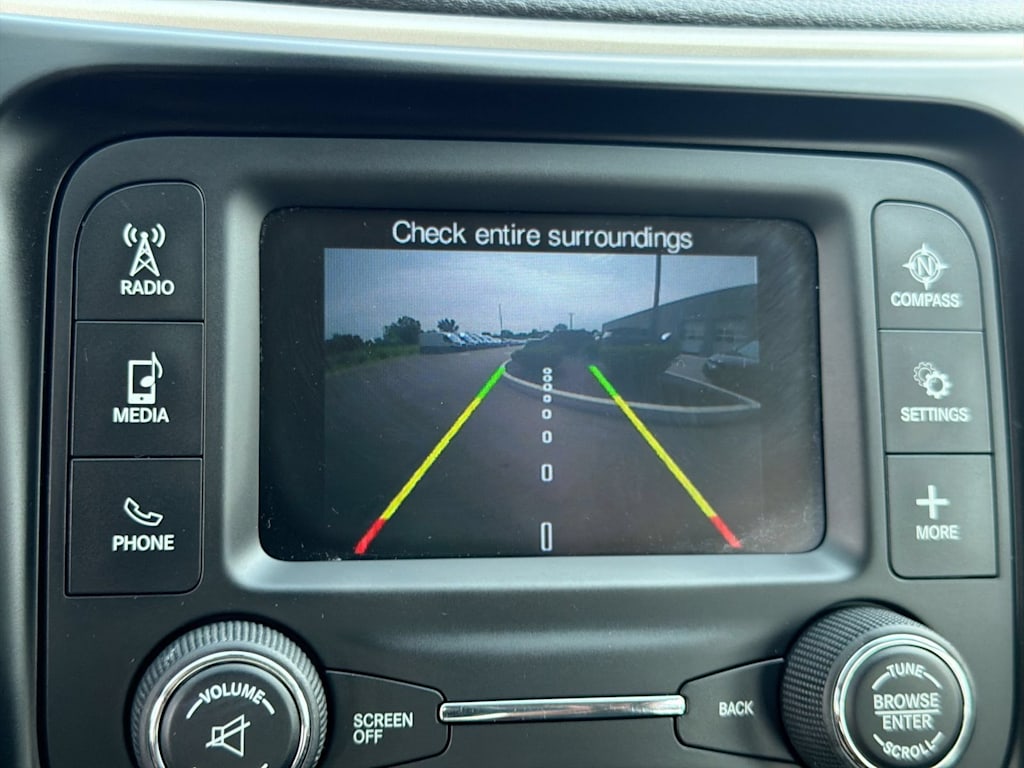 Thumbnail: 2016 Jeep Cherokee - 32