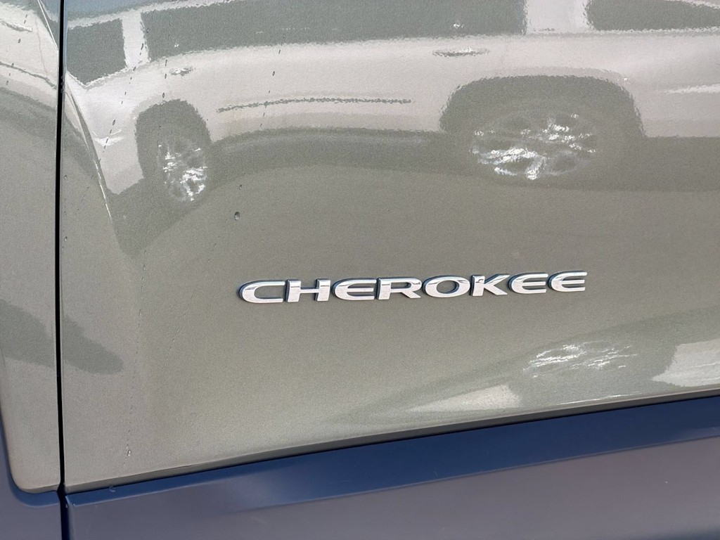 Thumbnail: 2021 Jeep Cherokee - 6