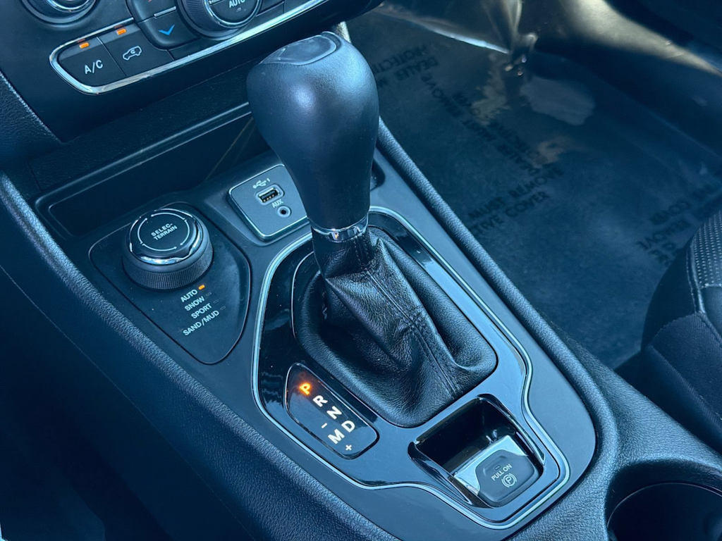 Thumbnail: 2021 Jeep Cherokee - 15