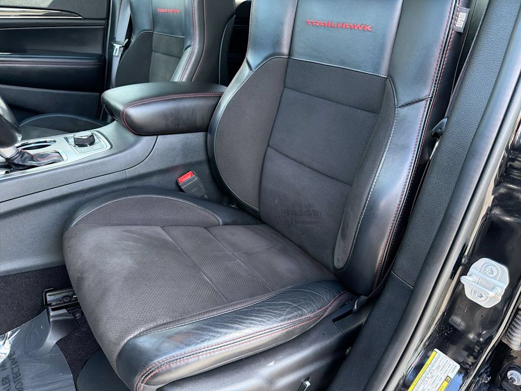 Thumbnail: 2020 Jeep Grand Cherokee - 10