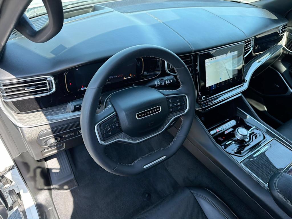 Thumbnail: 2022 Jeep Wagoneer - 2