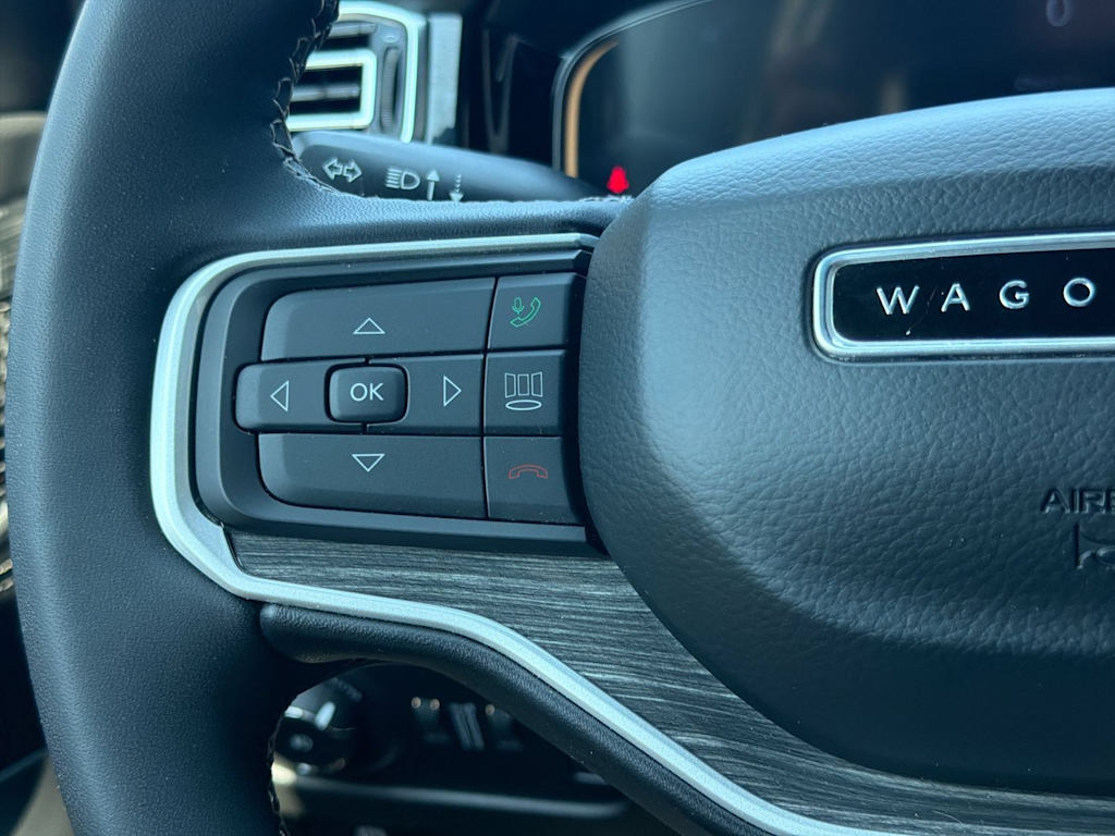 Thumbnail: 2022 Jeep Wagoneer - 28