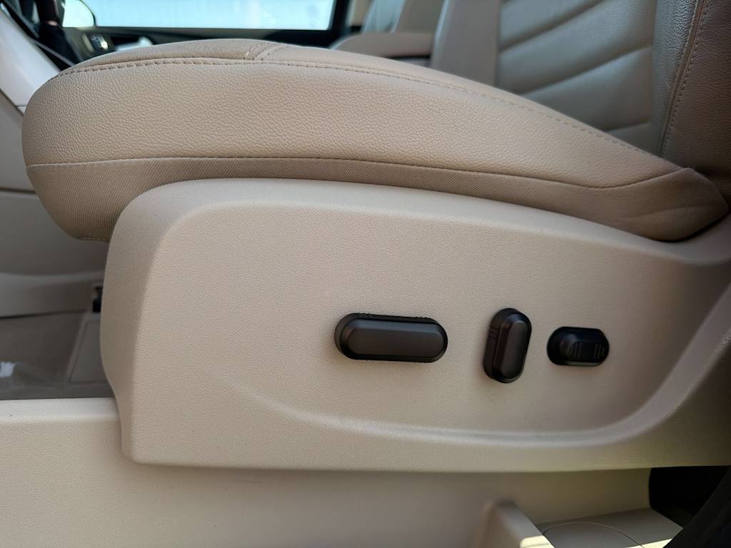 Thumbnail: 2016 Ford C-Max - 27