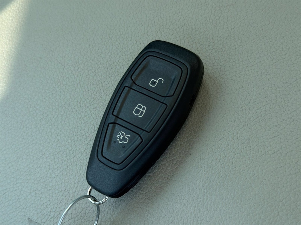 Thumbnail: 2016 Ford C-Max - 38
