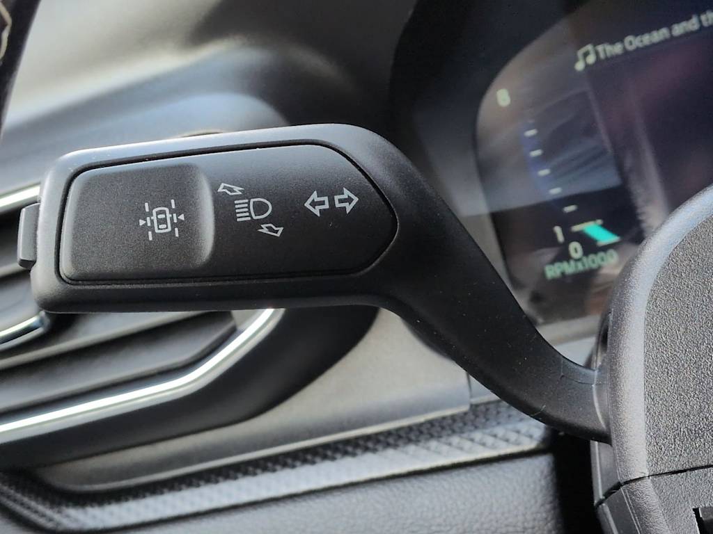 Thumbnail: 2023 Ford Explorer - 32