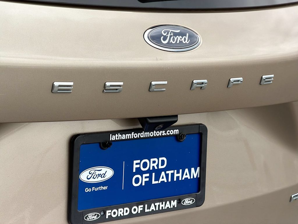 Thumbnail: 2021 Ford Escape - 16