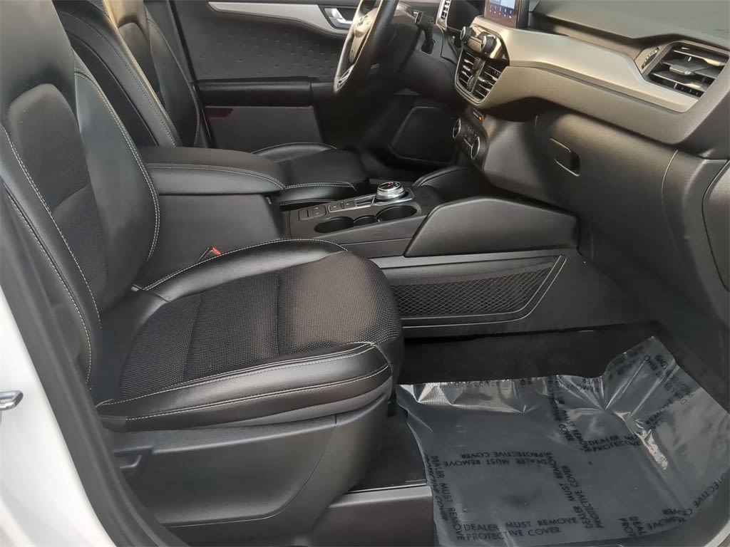 2020 Ford Escape SEL 32