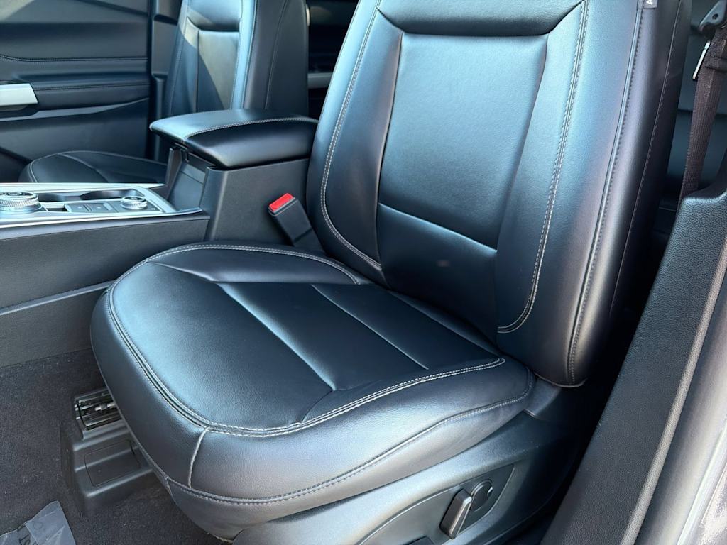 Thumbnail: 2023 Ford Explorer - 9