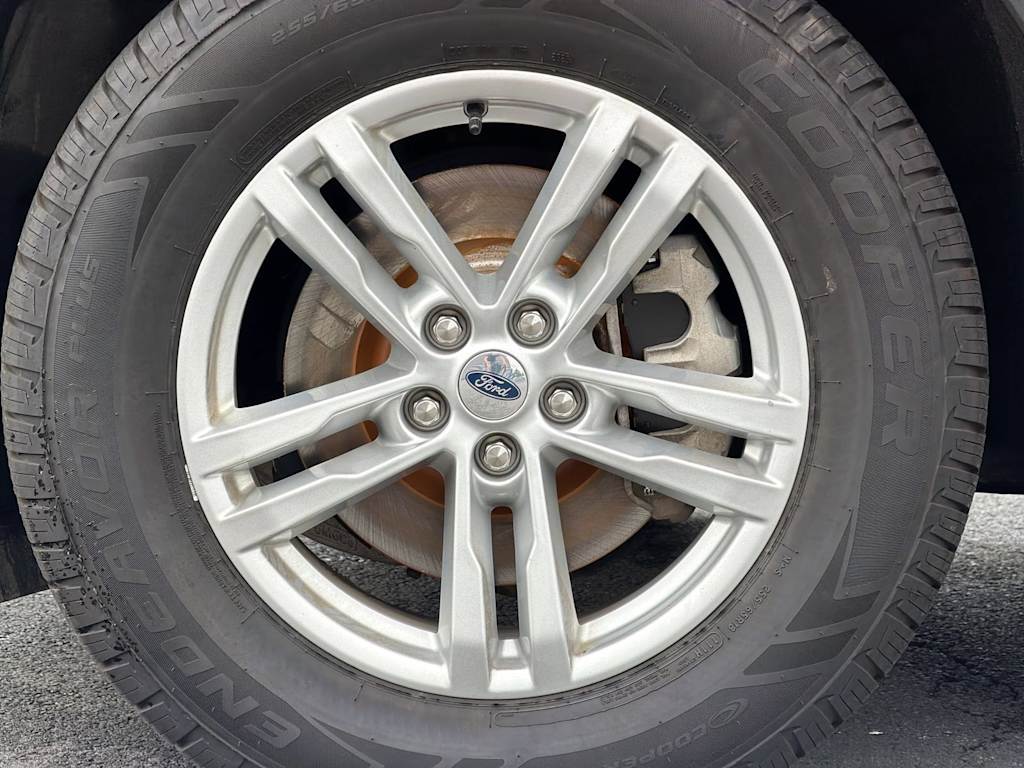 Thumbnail: 2022 Ford Explorer - 7