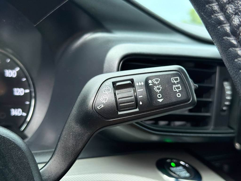 Thumbnail: 2020 Ford Explorer - 31