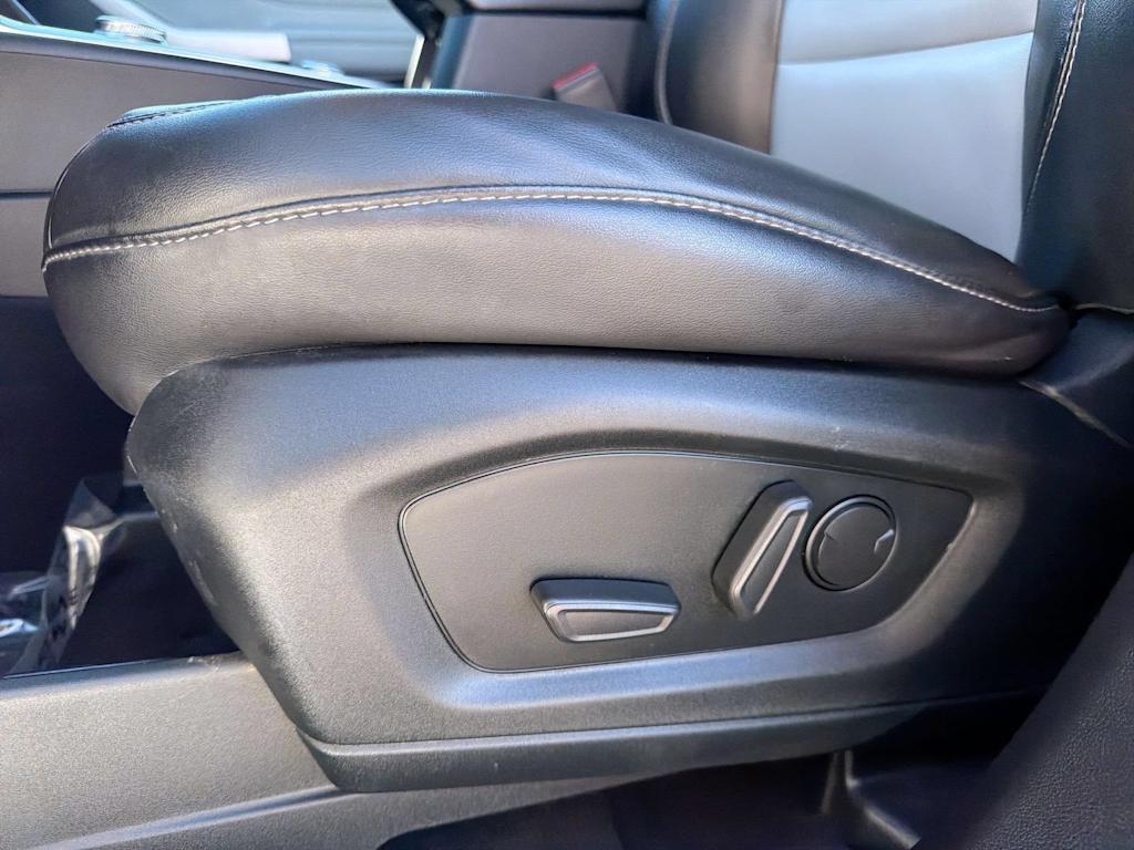 Thumbnail: 2022 Ford Explorer - 25