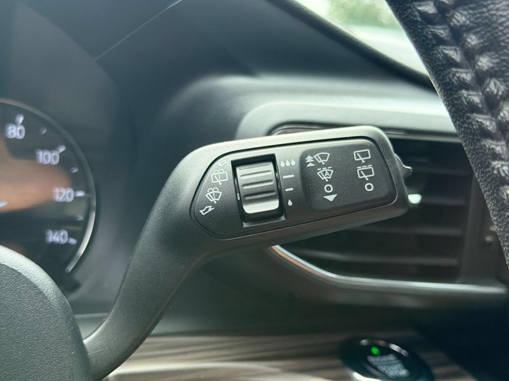 Thumbnail: 2020 Ford Explorer - 32