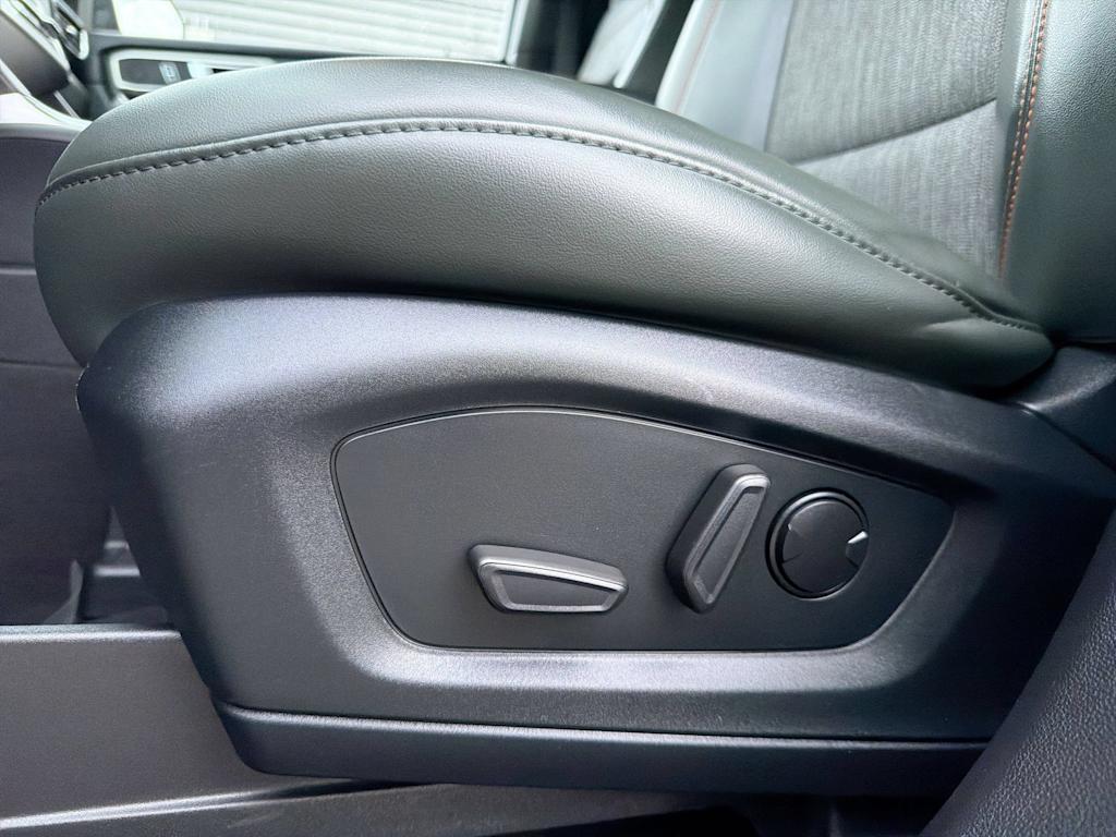 Thumbnail: 2022 Ford Explorer - 28