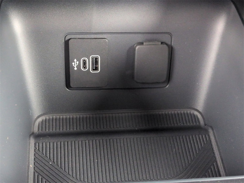 Thumbnail: 2026 Ford Explorer - 5