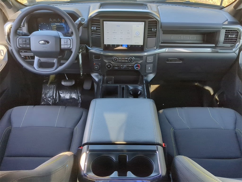 2025 Ford F-150 STX 8