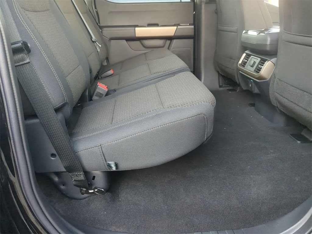 2025 Ford F-150 STX 8