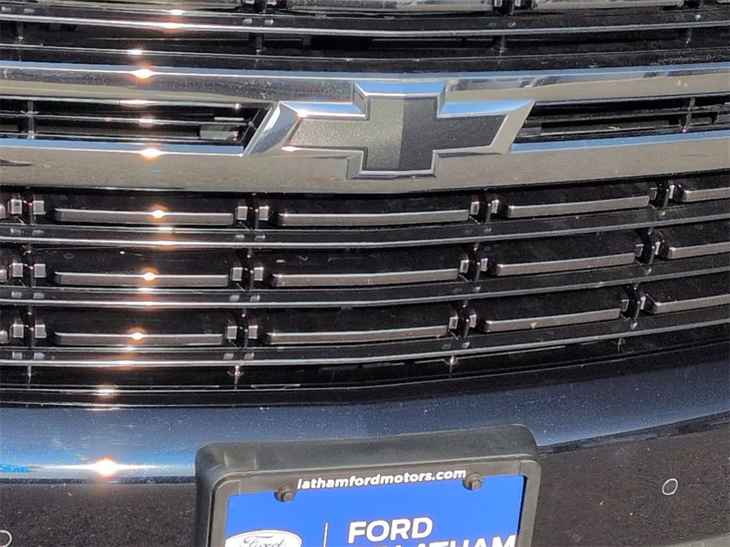 Thumbnail: 2022 Chevrolet Suburban - 5