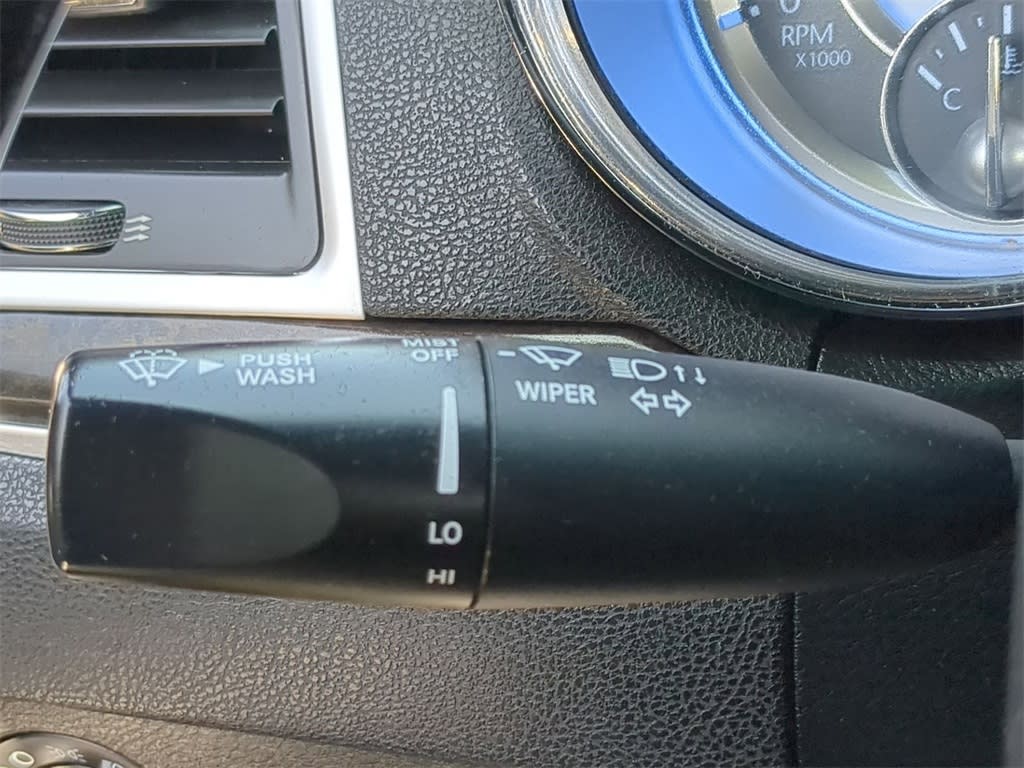 2014 Chrysler 300 C 31