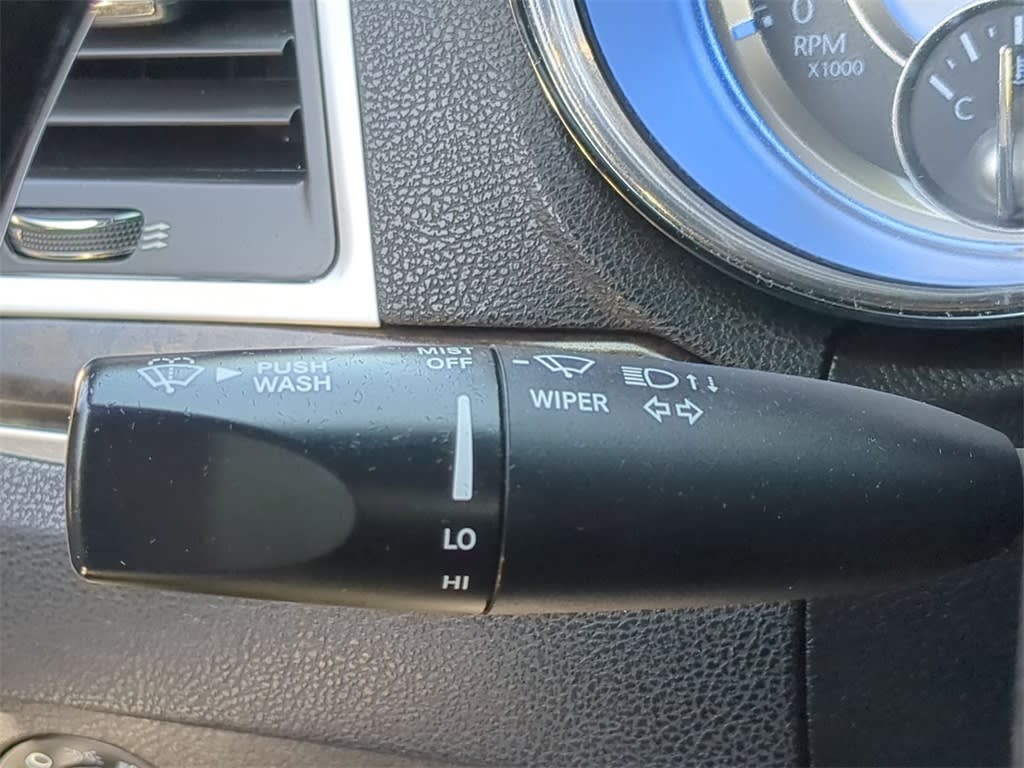2014 Chrysler 300 C 30