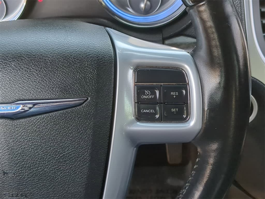 2014 Chrysler 300 C 29