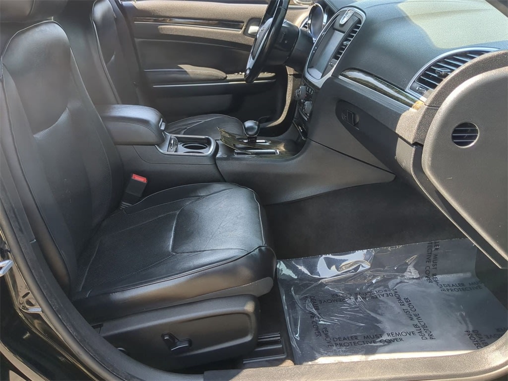 2014 Chrysler 300 C 27