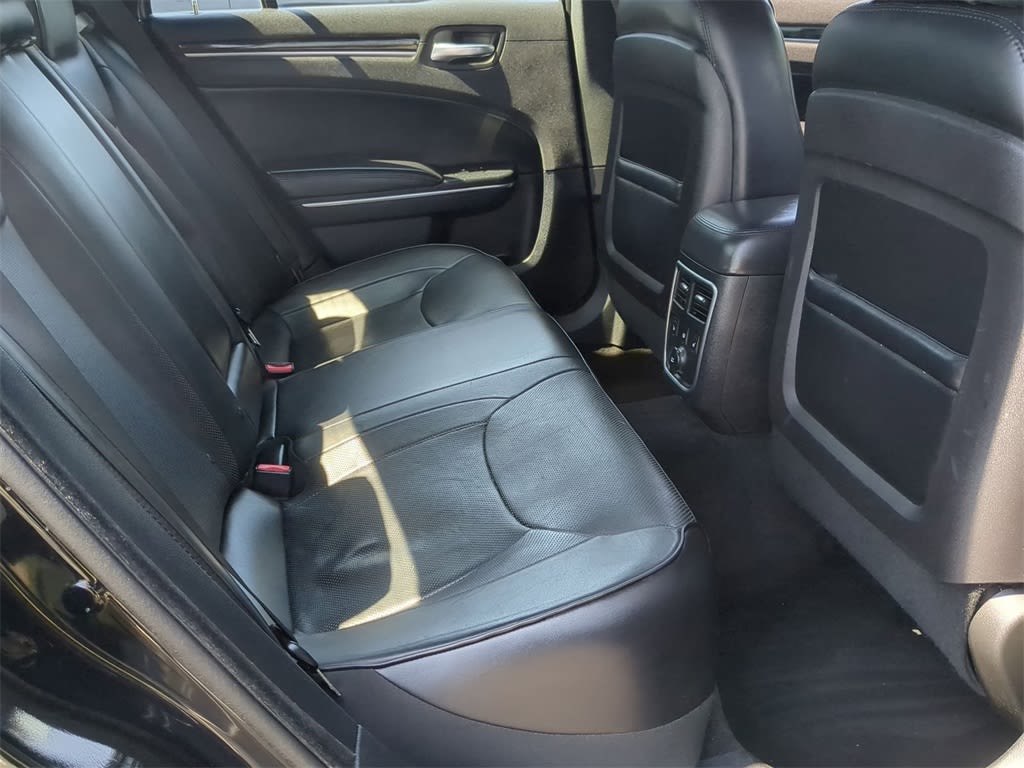 2014 Chrysler 300 C 26
