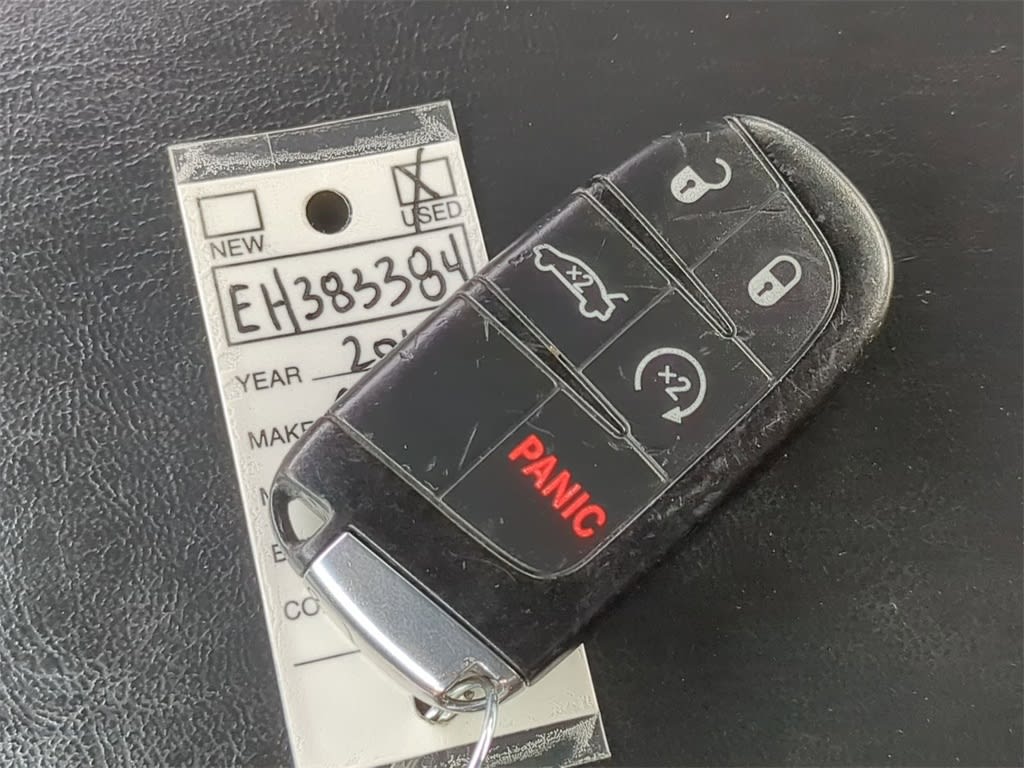 2014 Chrysler 300 C 17