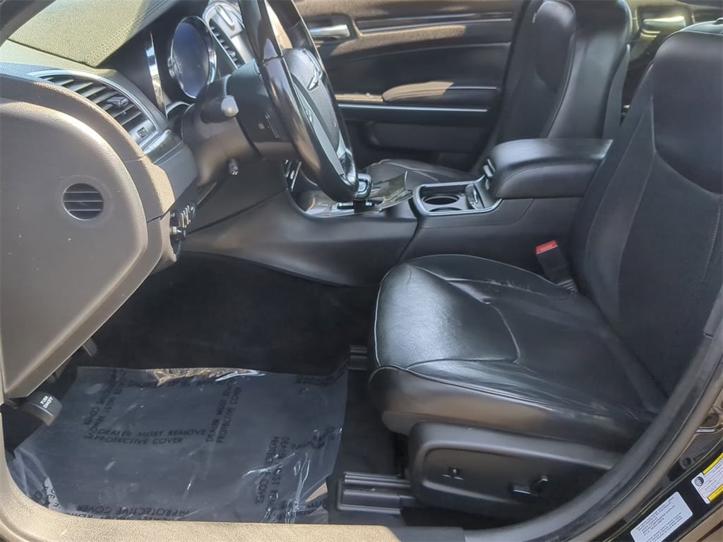 2014 Chrysler 300 C 10