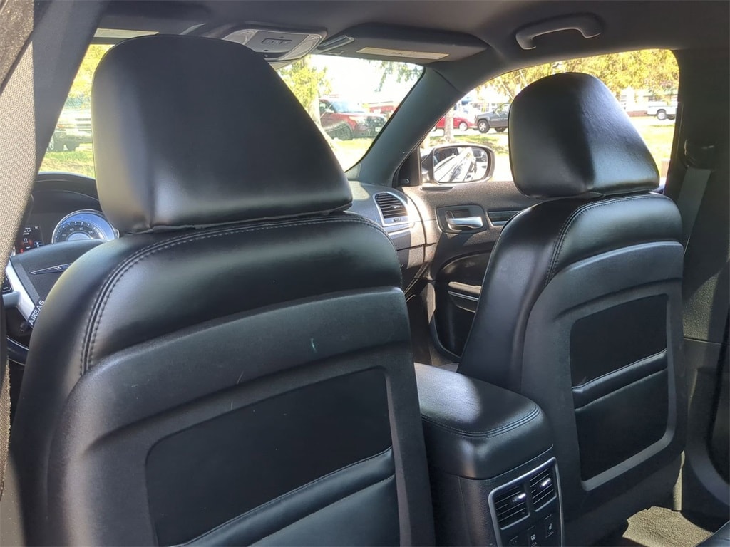 2014 Chrysler 300 C 11