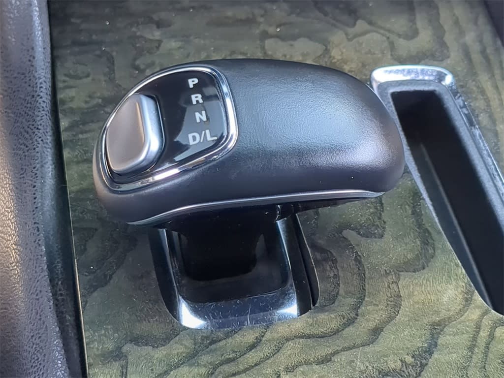 2014 Chrysler 300 C 36