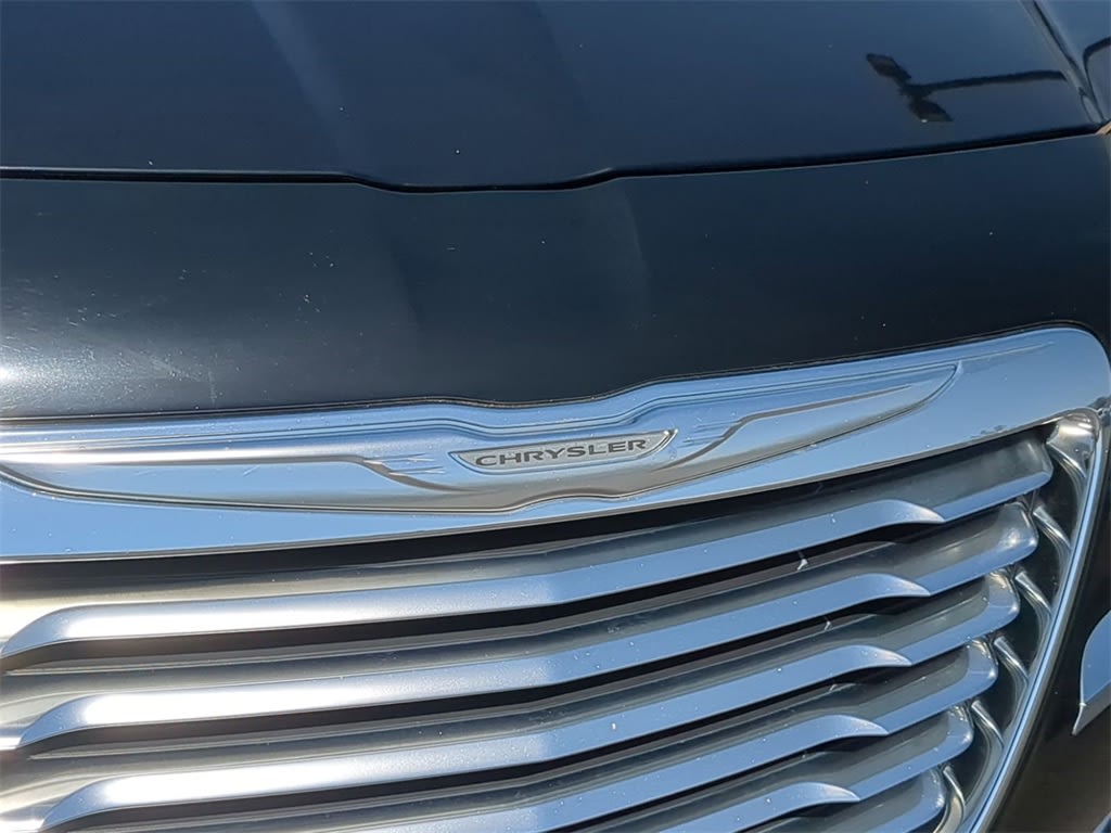 2014 Chrysler 300 C 24