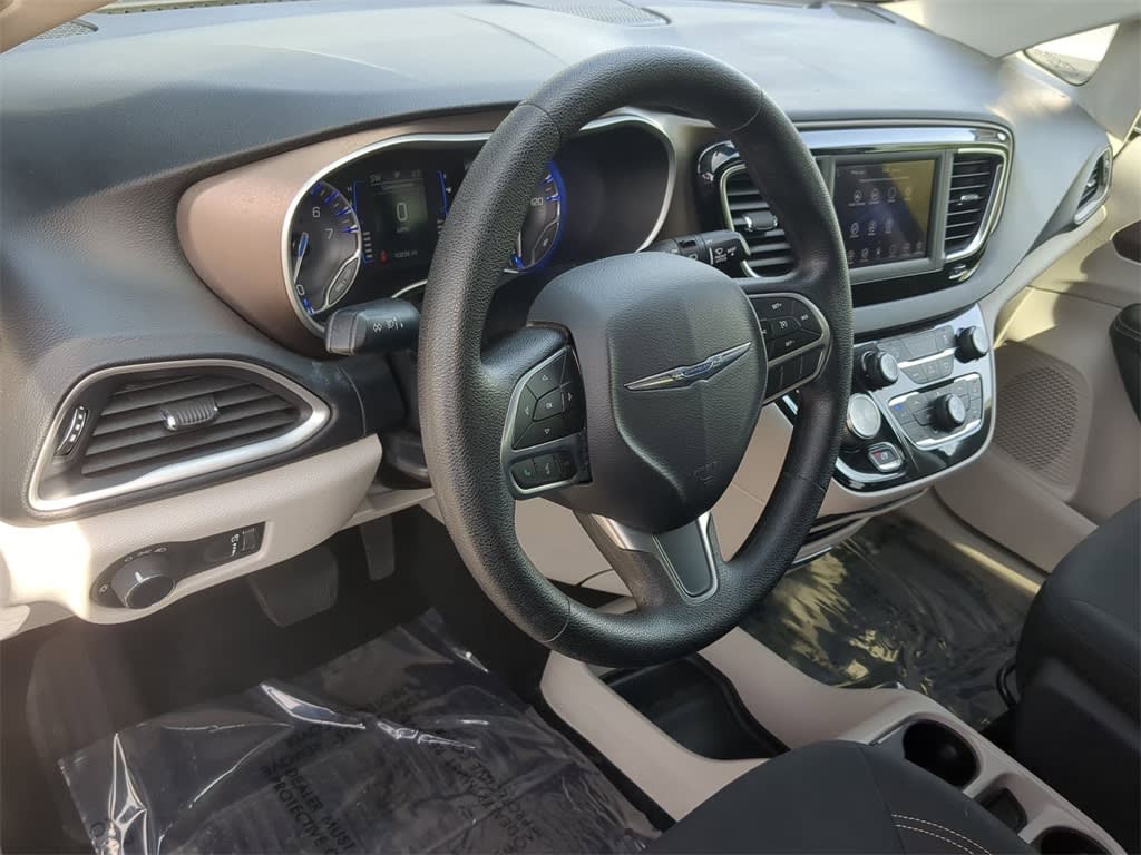 2020 Chrysler Voyager L 2