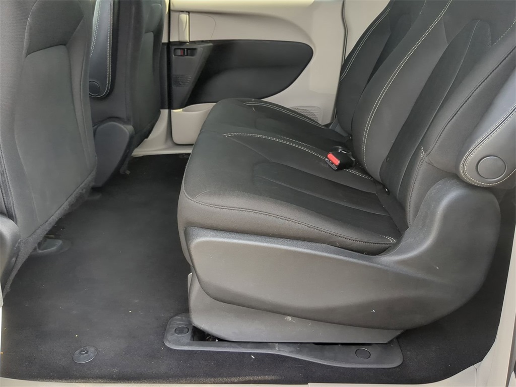 2020 Chrysler Voyager L 26
