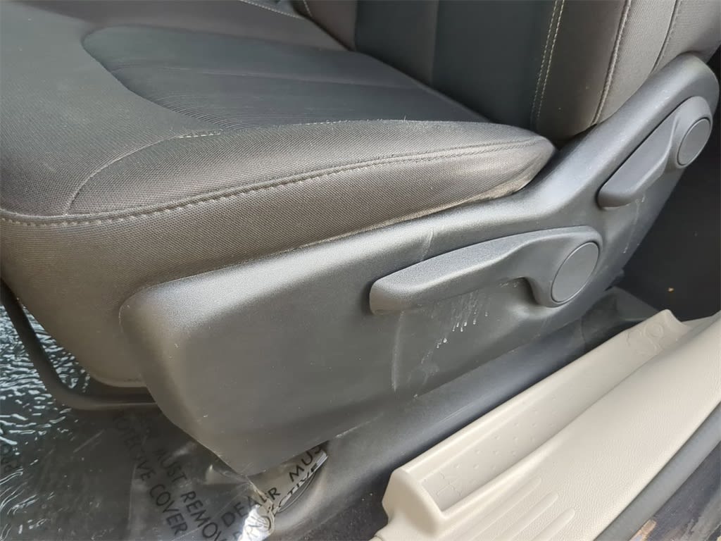 2020 Chrysler Voyager L 25