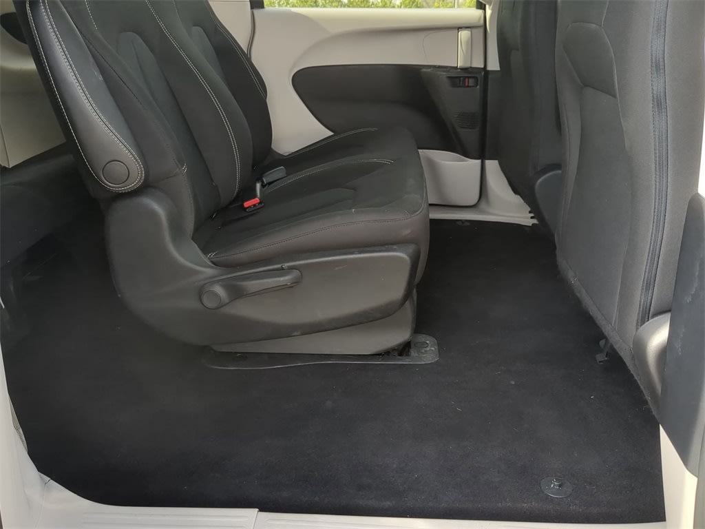 2020 Chrysler Voyager L 27