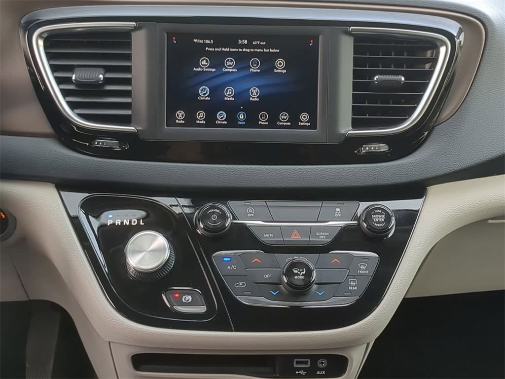 2020 Chrysler Voyager L 32