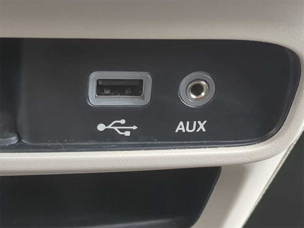 2020 Chrysler Voyager L 33