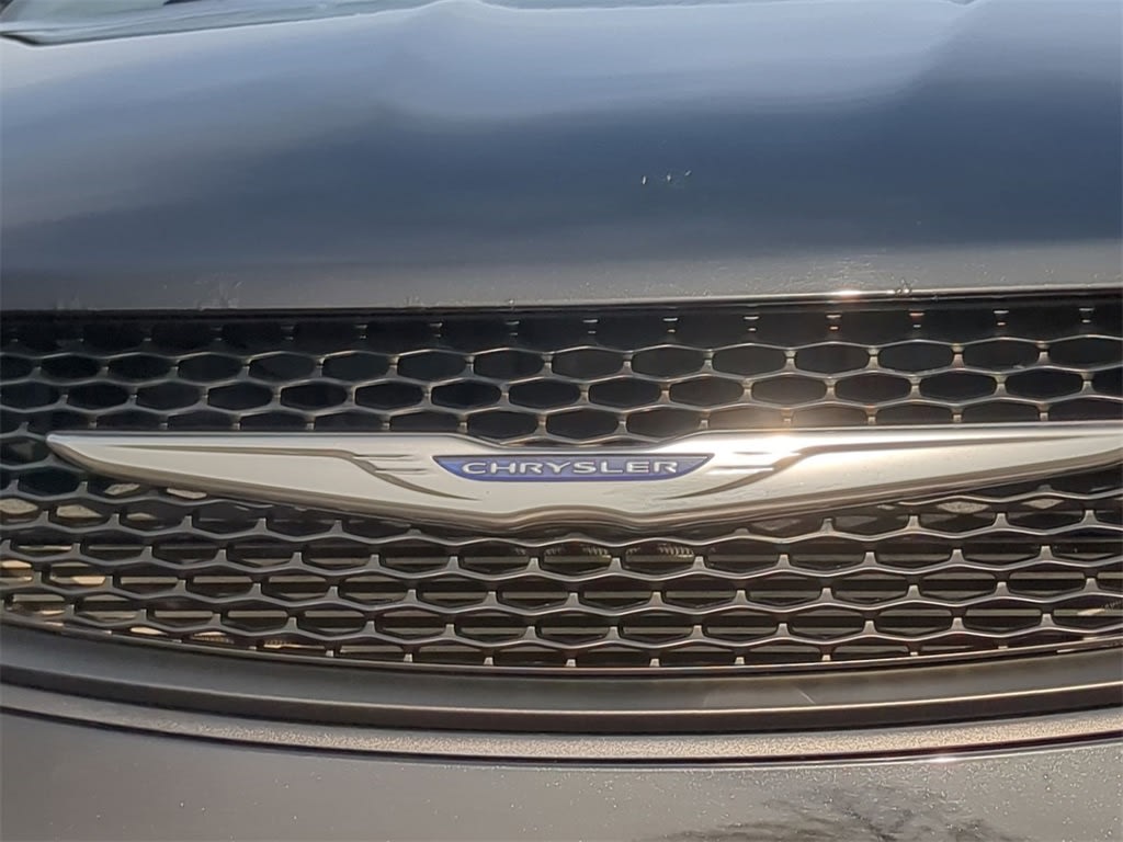 2020 Chrysler Voyager L 5