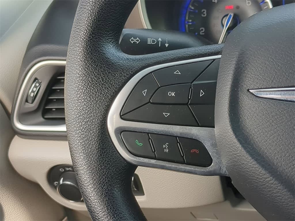 2020 Chrysler Voyager L 29
