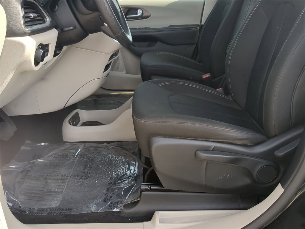 2020 Chrysler Voyager L 9
