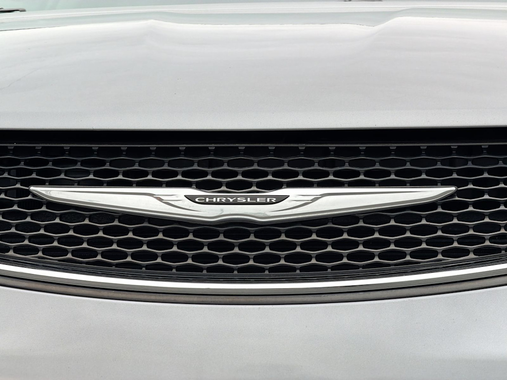 Thumbnail: 2021 Chrysler Voyager - 6